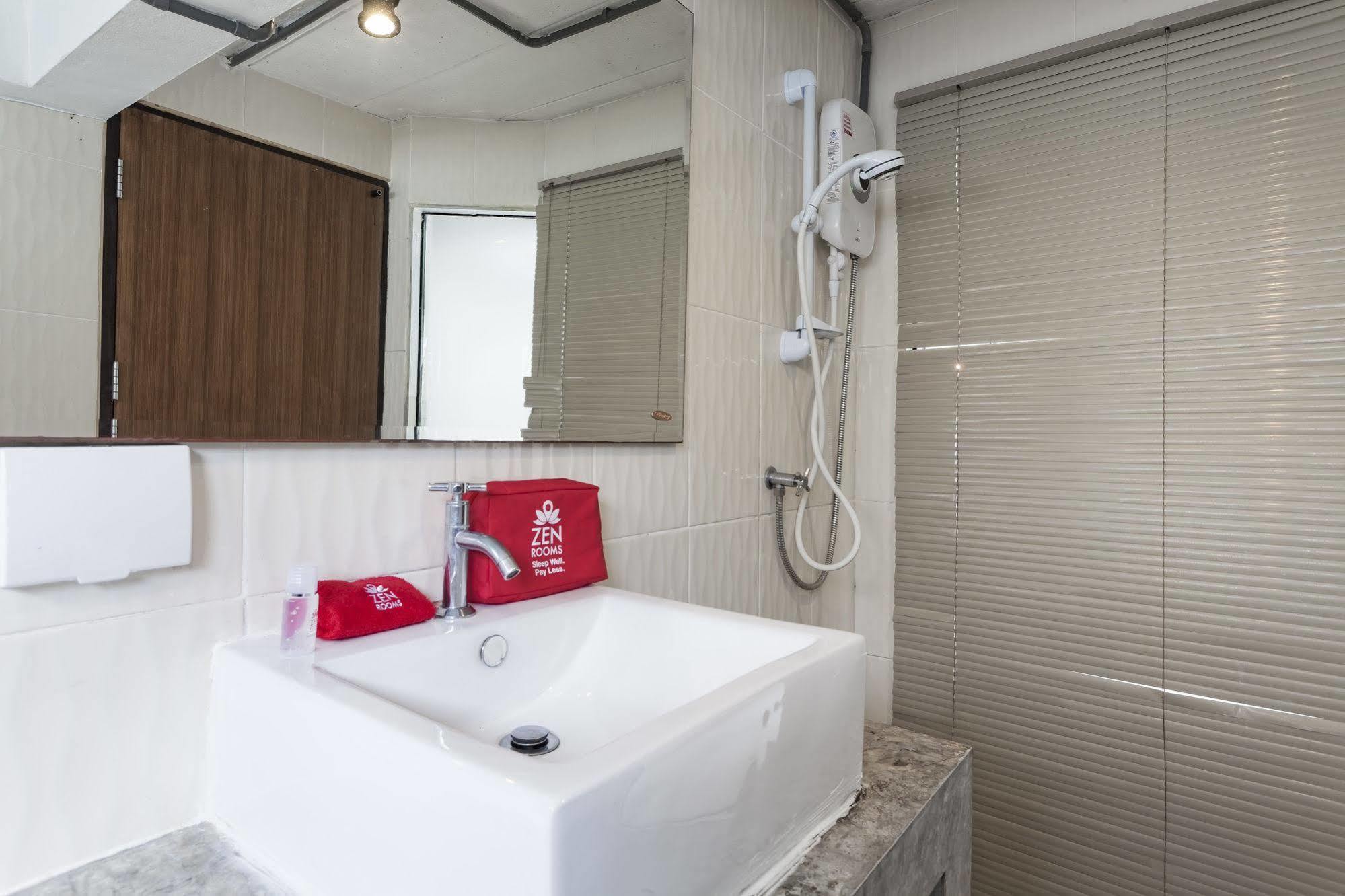 Zen Rooms Basic Nanai Phuket Patong Kültér fotó
