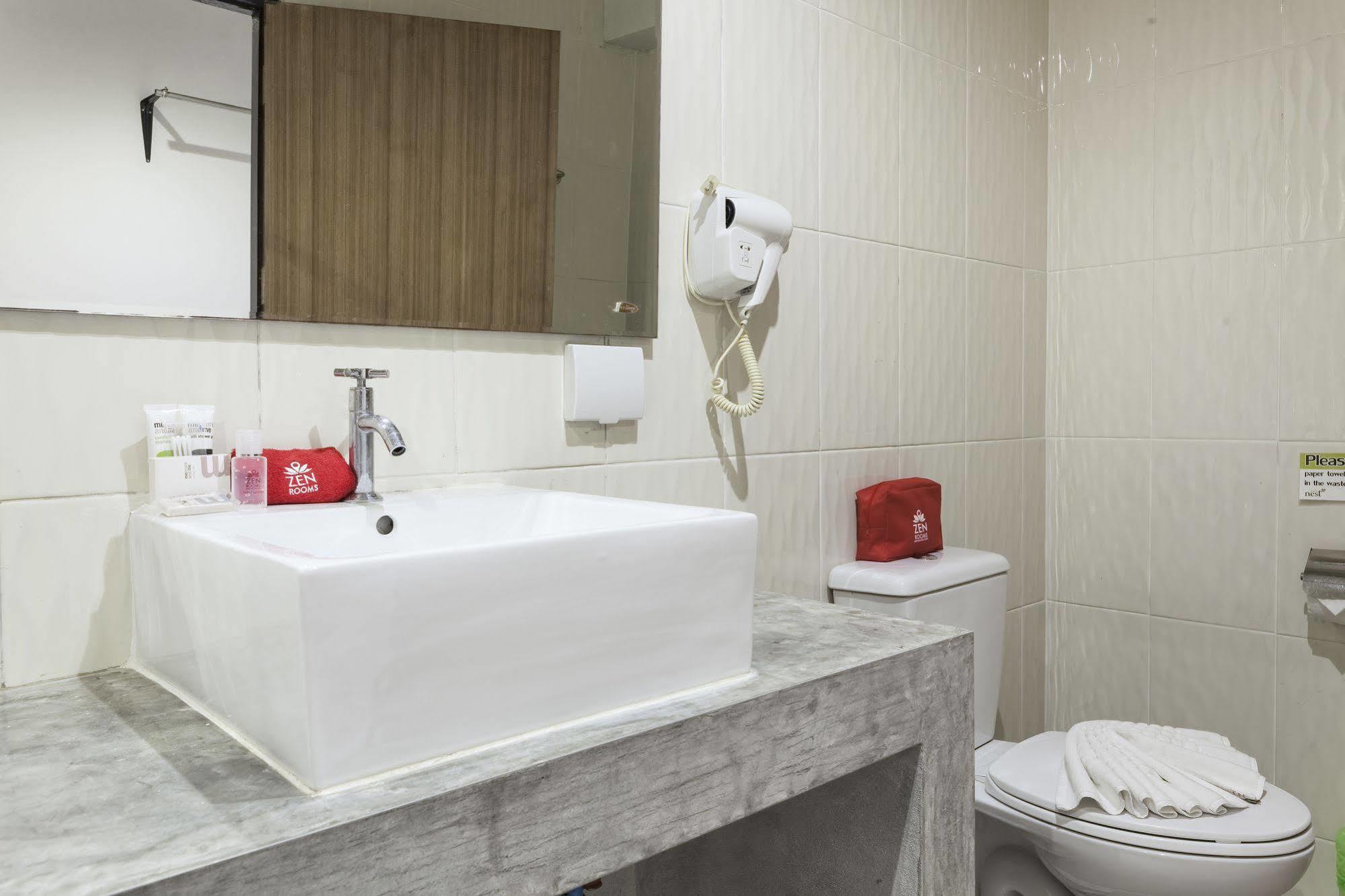 Zen Rooms Basic Nanai Phuket Patong Kültér fotó