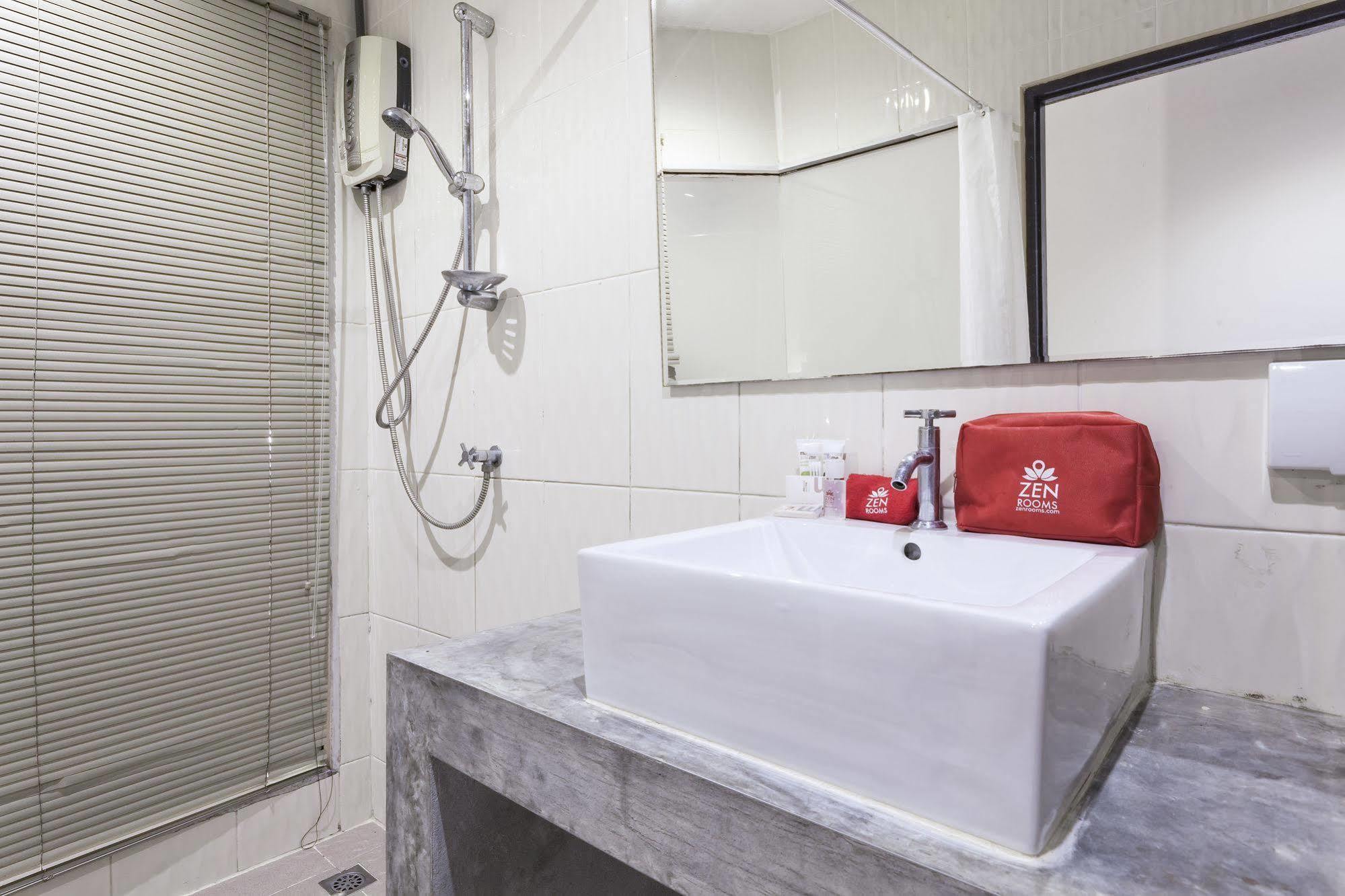 Zen Rooms Basic Nanai Phuket Patong Kültér fotó